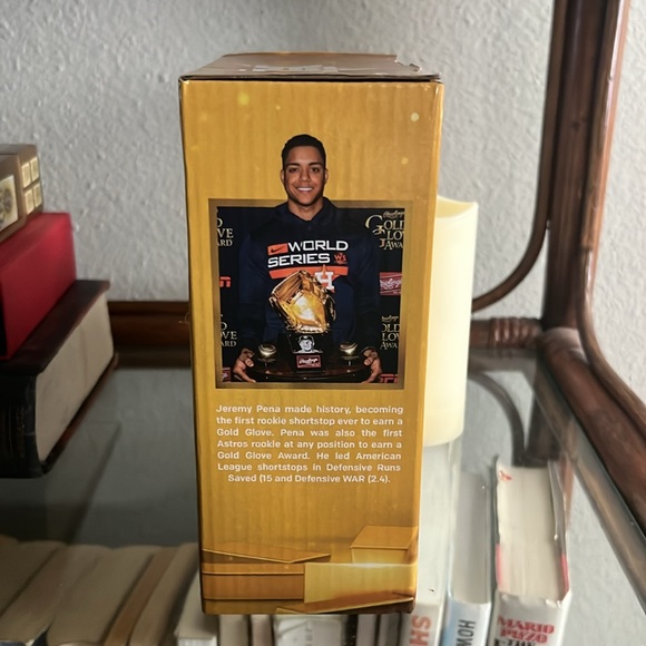 Houston Astros Jeremy Peña Gold Glove Bobblehead - Picture 2 of 5